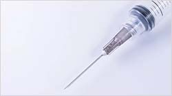 上唇挙筋郡にボツリヌストキシンを注入していきます。 